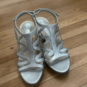 Naturalizer silver heeled sandals